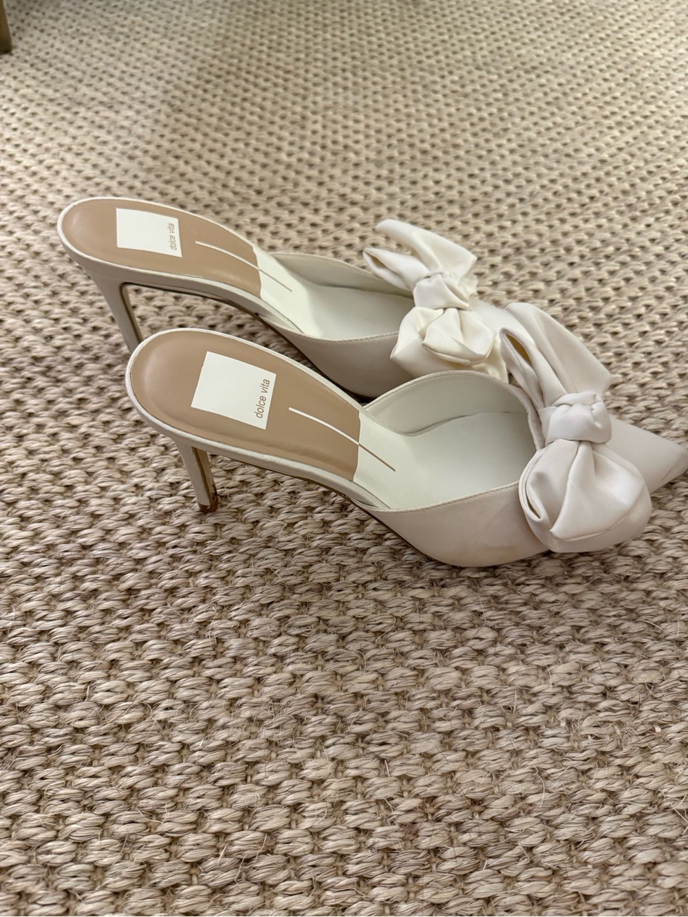 Dolce Vita Women's Ivory Bow Pointed-Toe heel - Picture 3 of 4